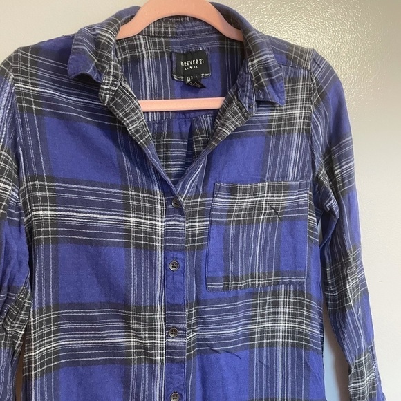 FOREVER 21 Plaid Long Button Down - Picture 3 of 9